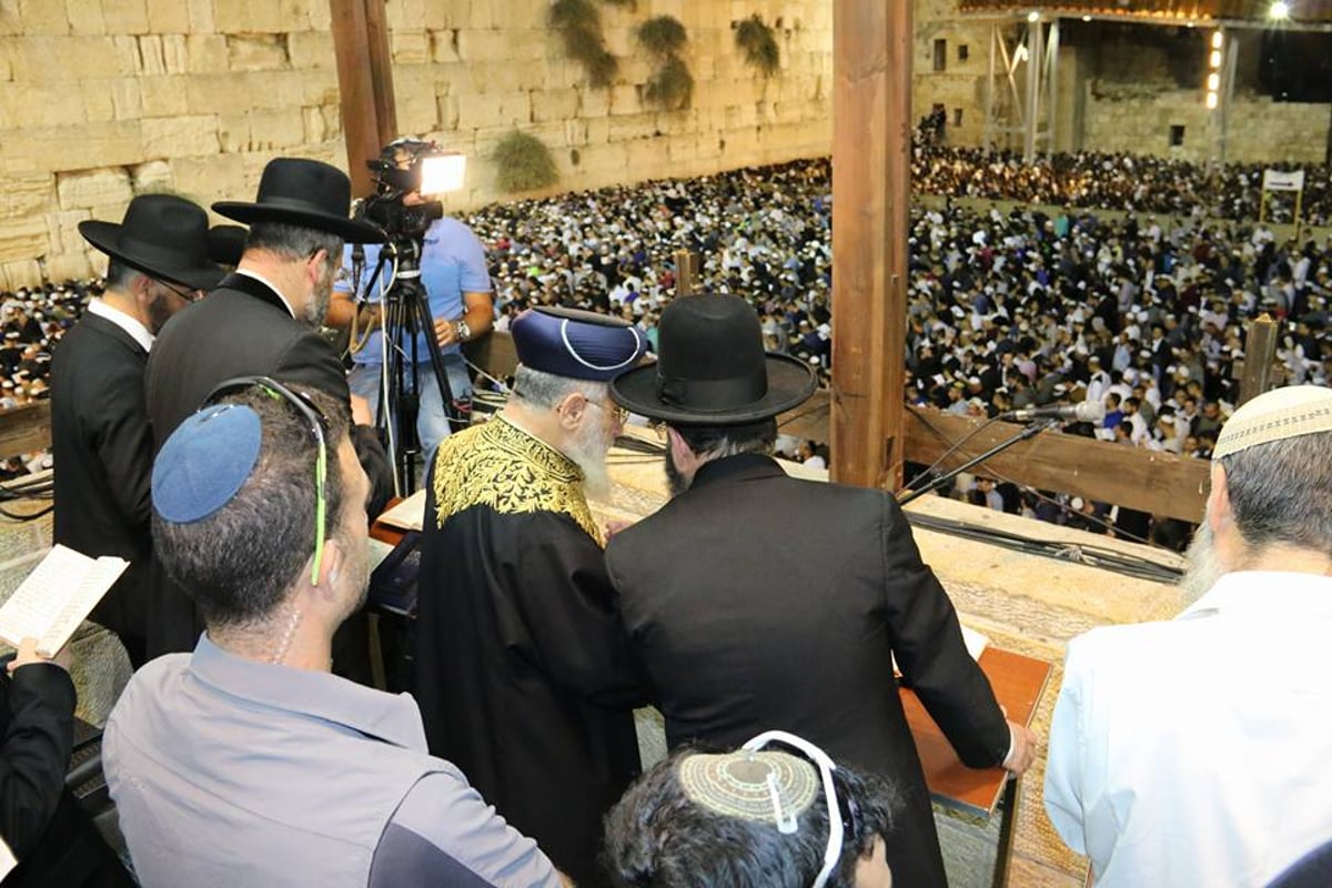 צפו: רבבות שואגים "אדון הסליחות" וי"ג מידות בכותל המערבי