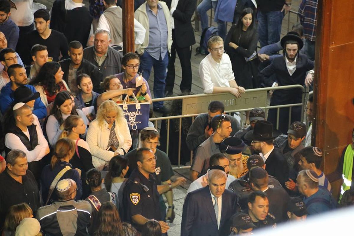 צפו: רבבות שואגים "אדון הסליחות" וי"ג מידות בכותל המערבי