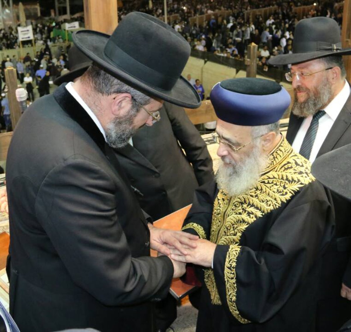 רבבות באמירת הסליחות האחרונות בכותל המערבי