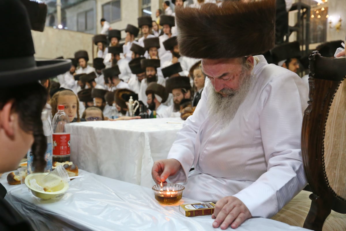 ערב יום כיפור בלעלוב: מלקות וטיש | צפו