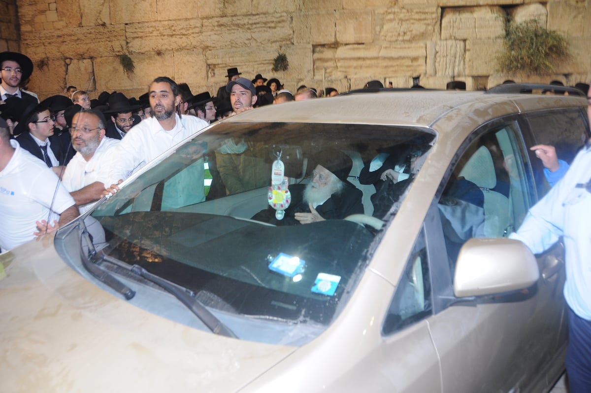 מרן שר התורה הגר"ח בביקור בכותל • תיעוד