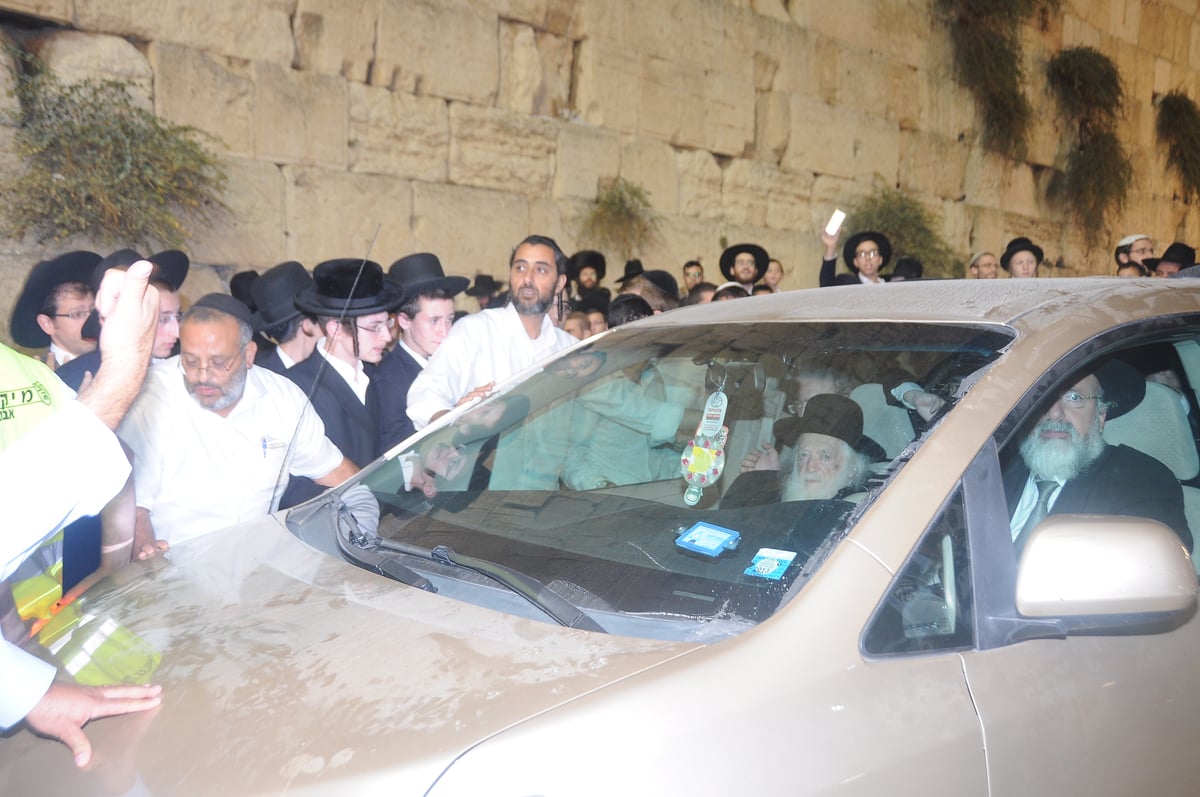 מרן שר התורה הגר"ח בביקור בכותל • תיעוד