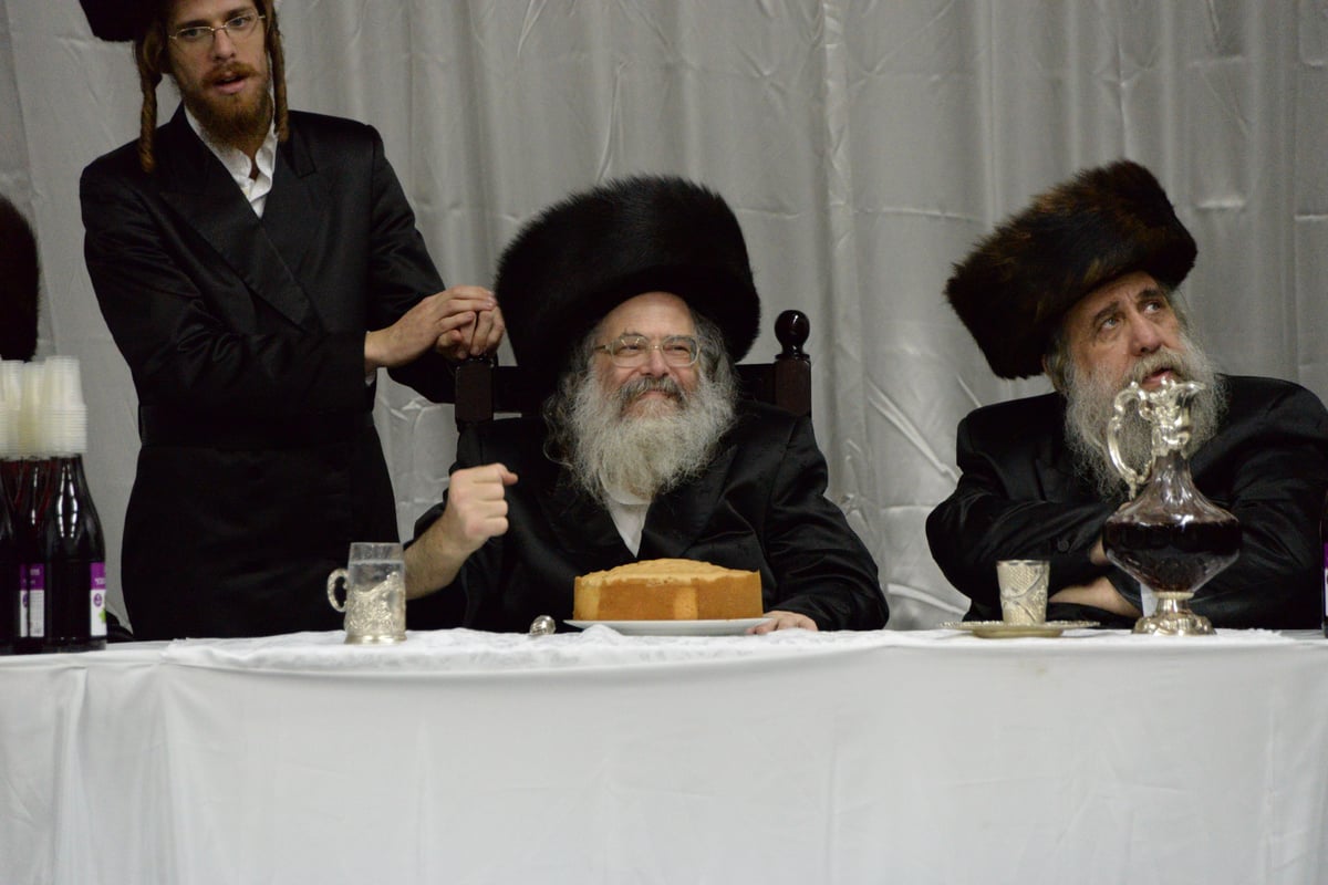 צפו: שמחת החג בחצרות אדמו"רי בני ברק