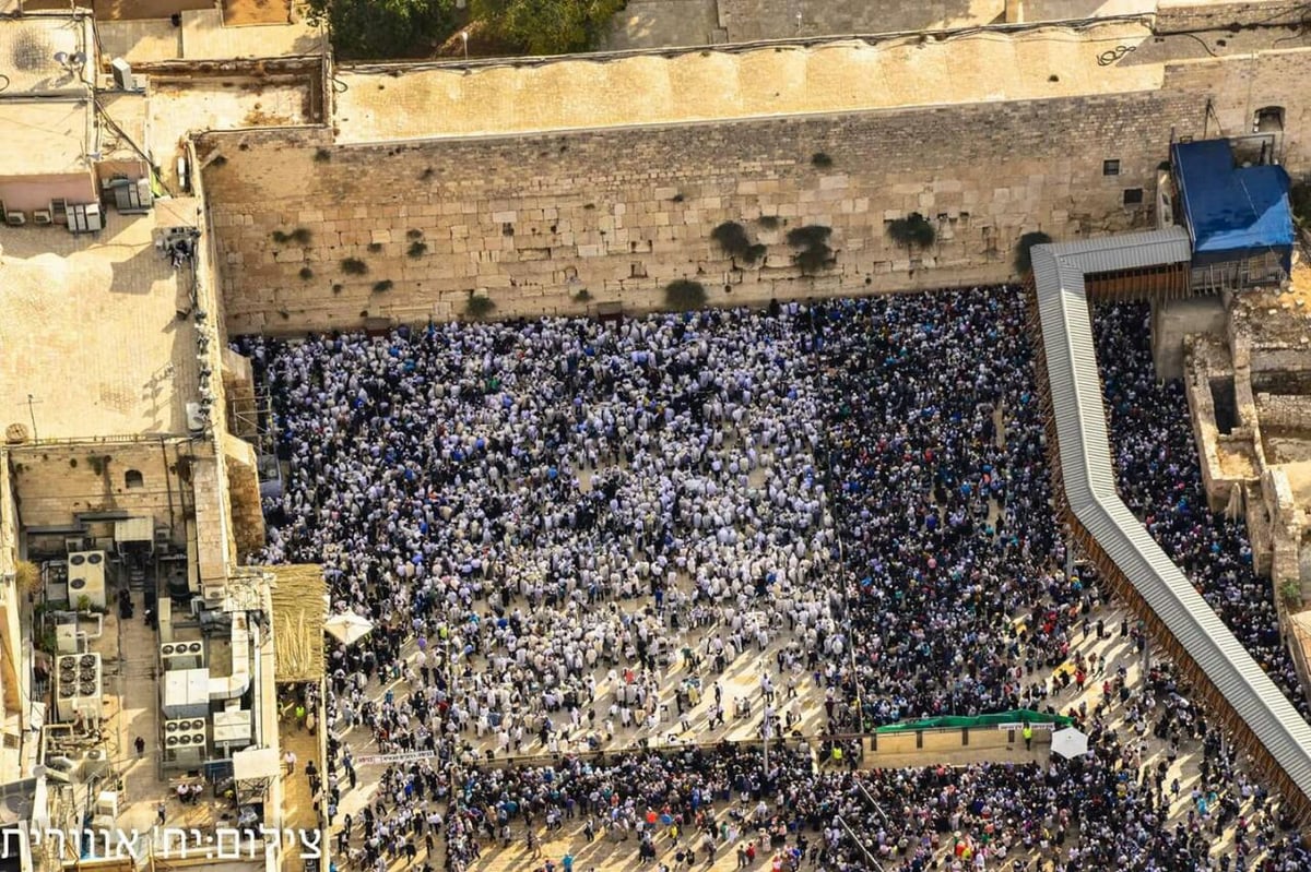 תיעוד מהאוויר: רבבות בברכת כהנים בכותל