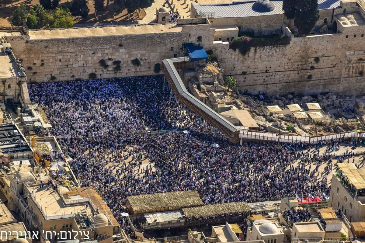 תיעוד מהאוויר: רבבות בברכת כהנים בכותל