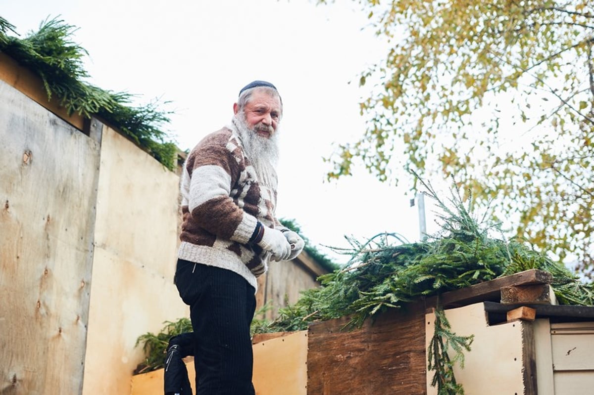 סוכות בסוכה הגדולה ביותר באירופה | תיעוד