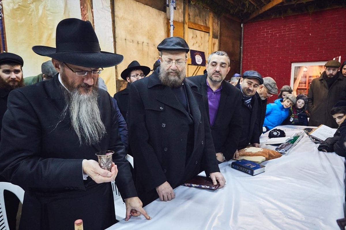 סוכות בסוכה הגדולה ביותר באירופה | תיעוד