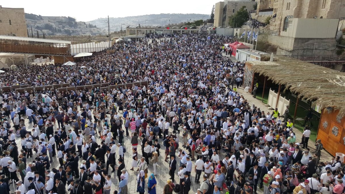 תיעוד ראשון: אלפים ב"ברכת כהנים" בכותל המערבי