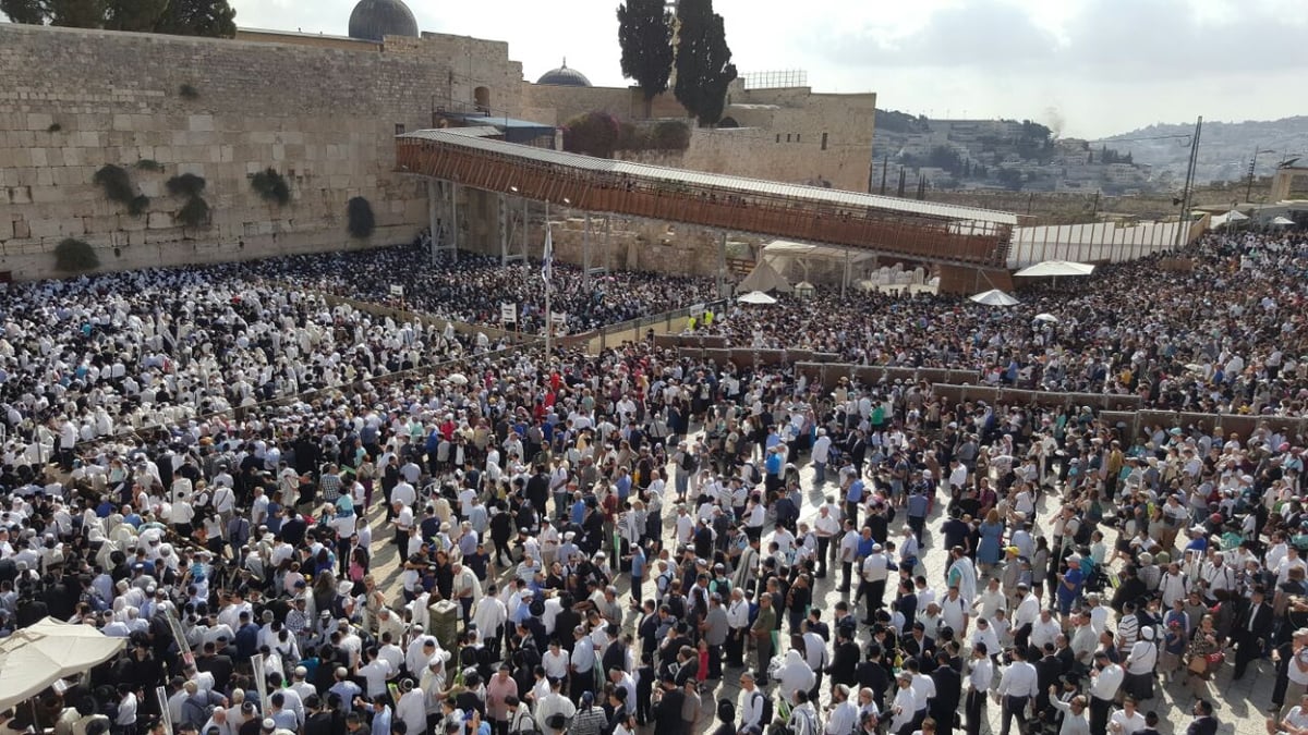 תיעוד ראשון: אלפים ב"ברכת כהנים" בכותל המערבי