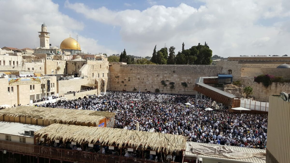 תיעוד ראשון: אלפים ב"ברכת כהנים" בכותל המערבי