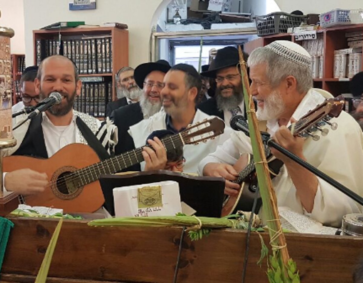 צפו: יונתן רזאל בקריאת ההלל בנוסח קרליבך