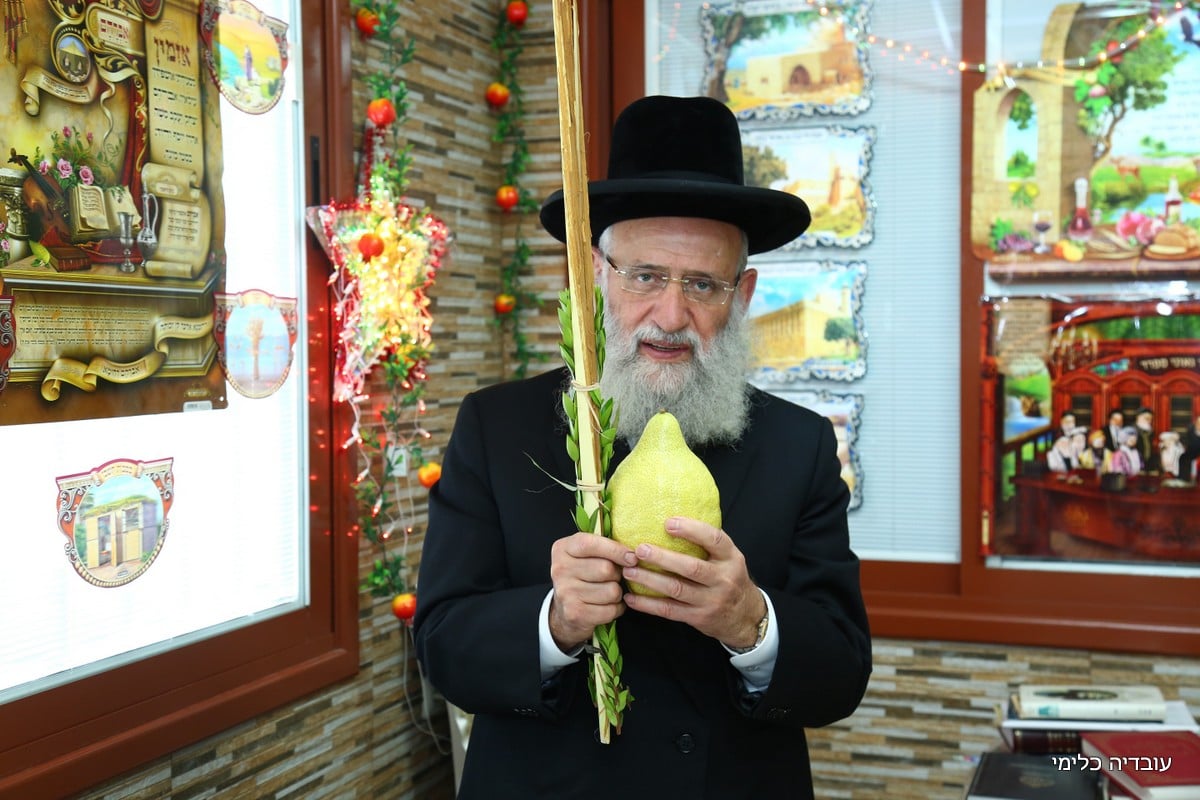 תיעוד: אריה דרעי בסוכת הגר"ר אלבז