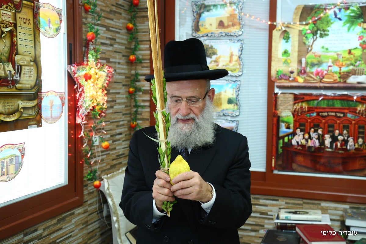 תיעוד: אריה דרעי בסוכת הגר"ר אלבז