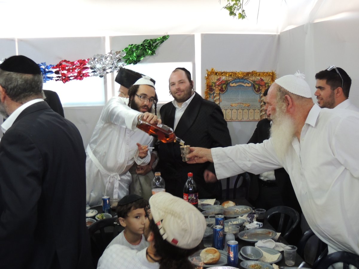 צפו: הילולת רבי נחמן מברסלב בבית המשפיע רבי ישראל פינטו