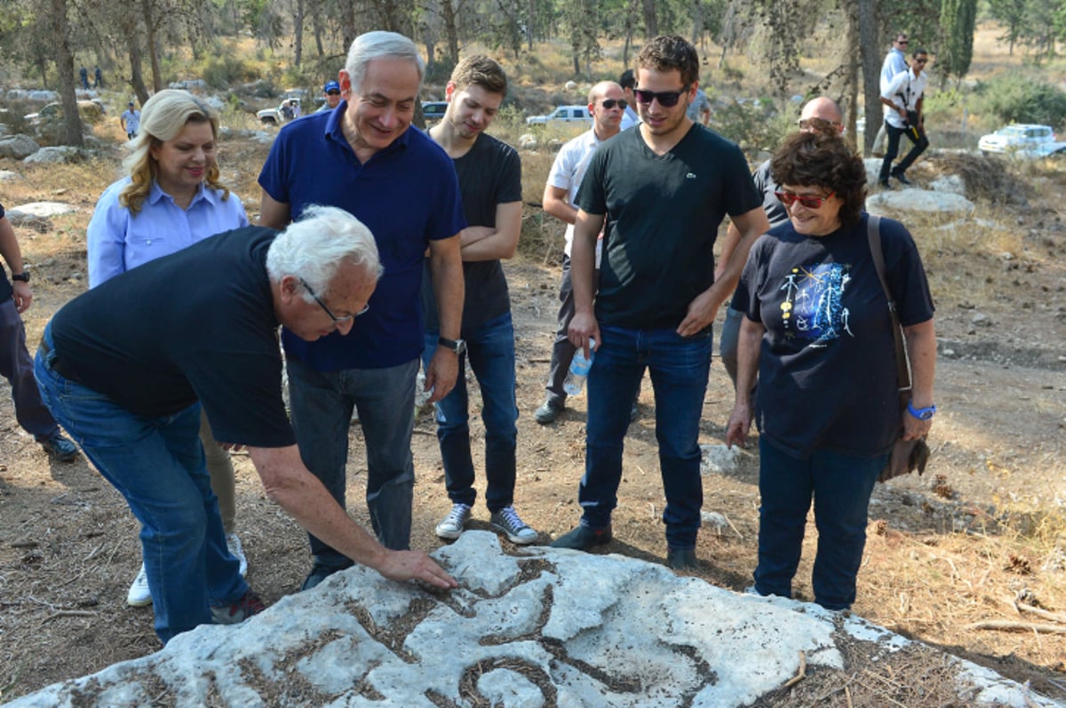 צפו בתמונות: ראש הממשלה ומשפחתו מטיילים בחול המועד