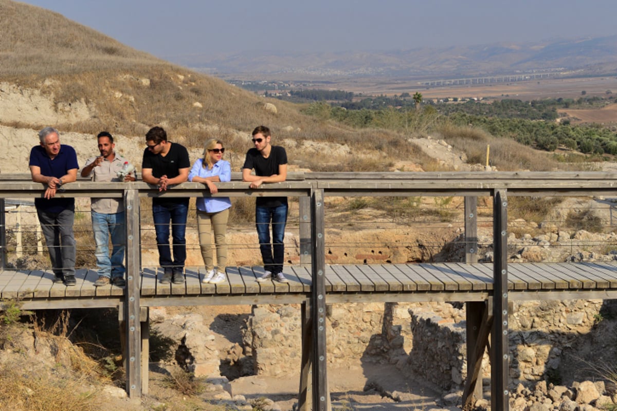 צפו בתמונות: ראש הממשלה ומשפחתו מטיילים בחול המועד