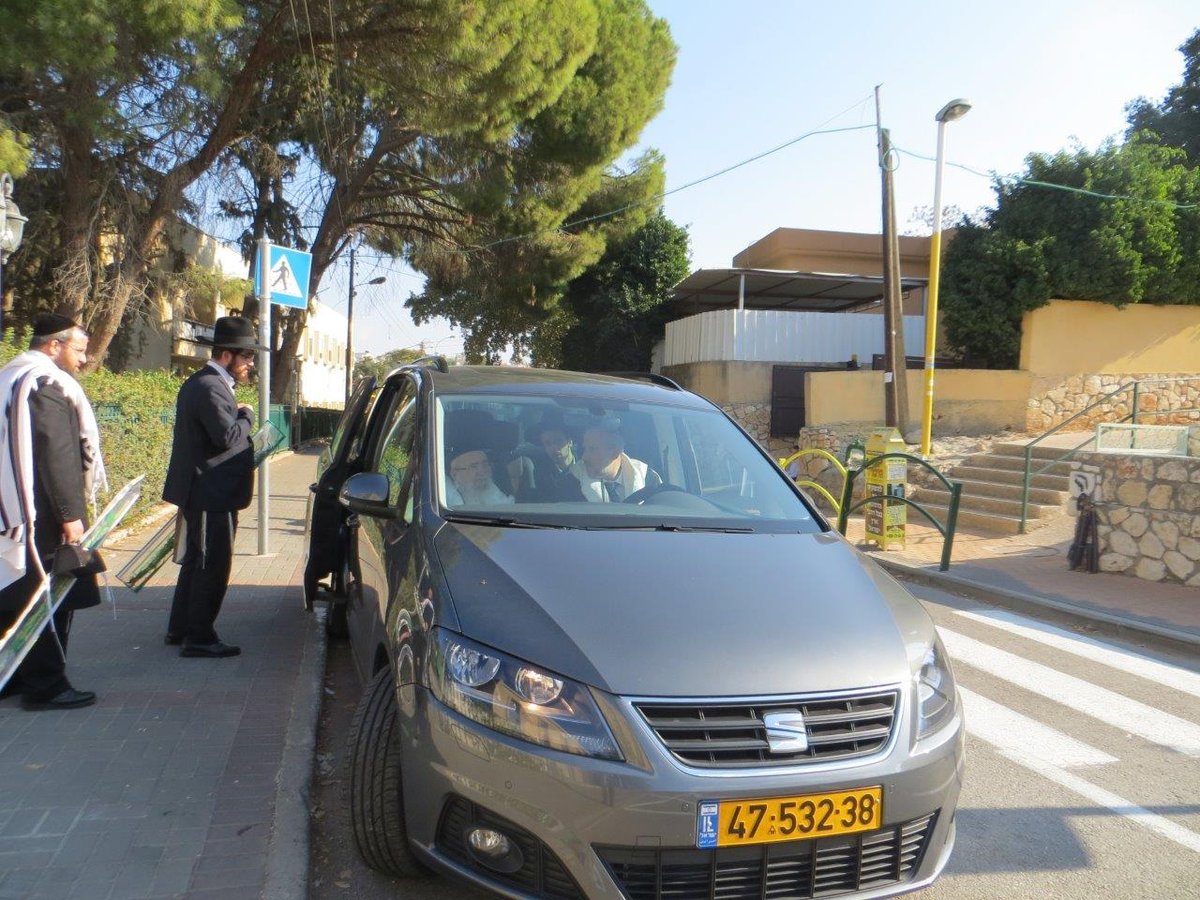 תיעוד מיוחד: חג הסוכות אצל זקן המשגיחים