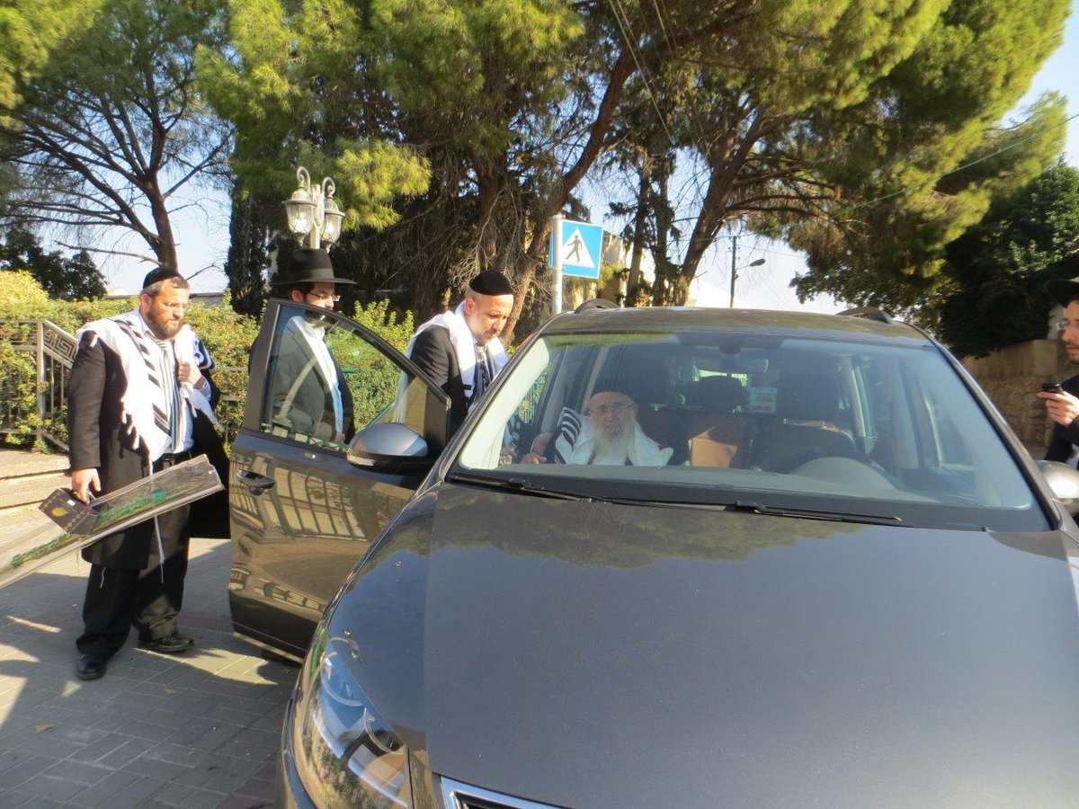 תיעוד מיוחד: חג הסוכות אצל זקן המשגיחים