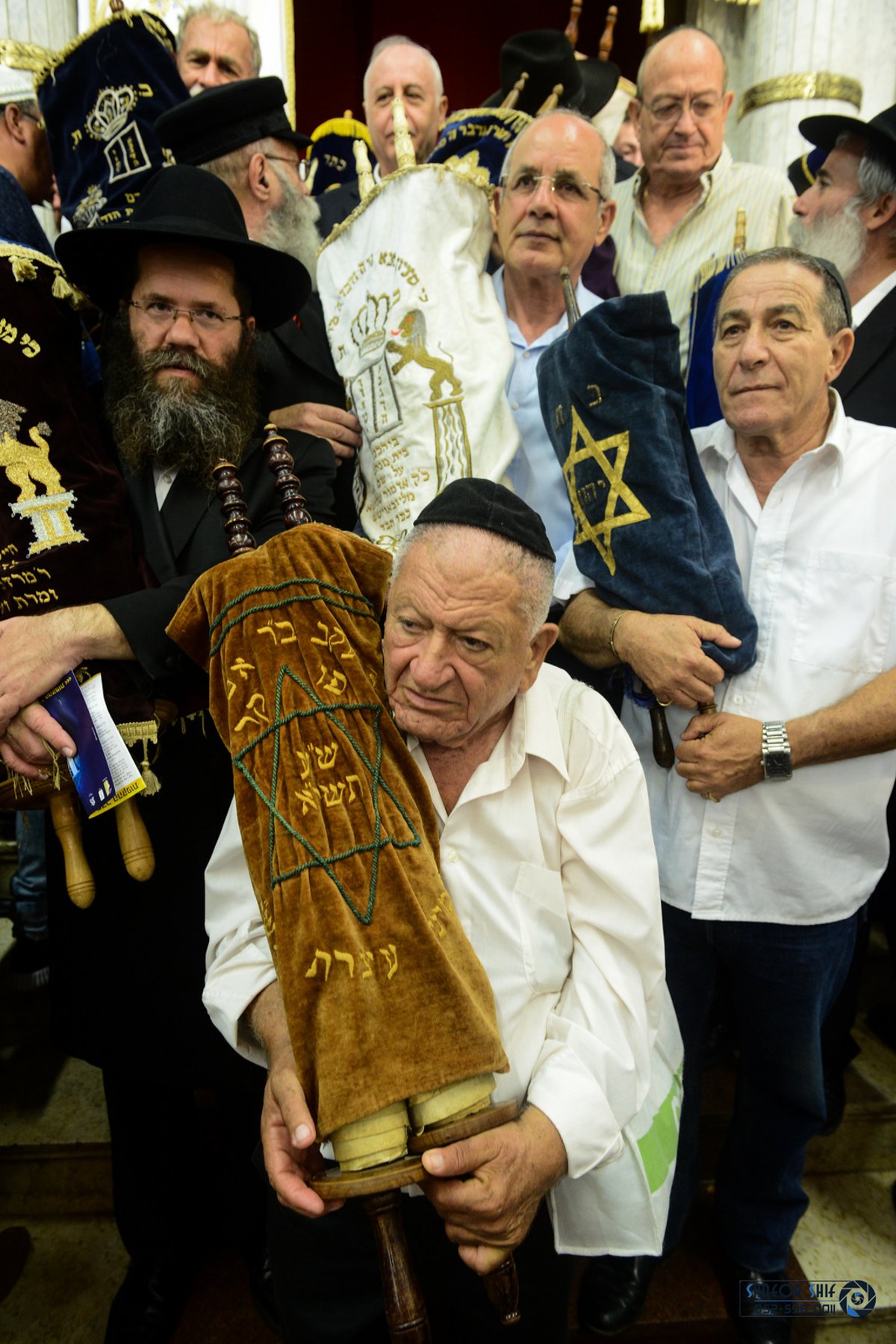 גלריה: הקפות שניות בכפר חב"ד