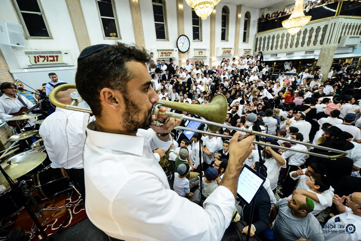 גלריה: הקפות שניות בכפר חב"ד