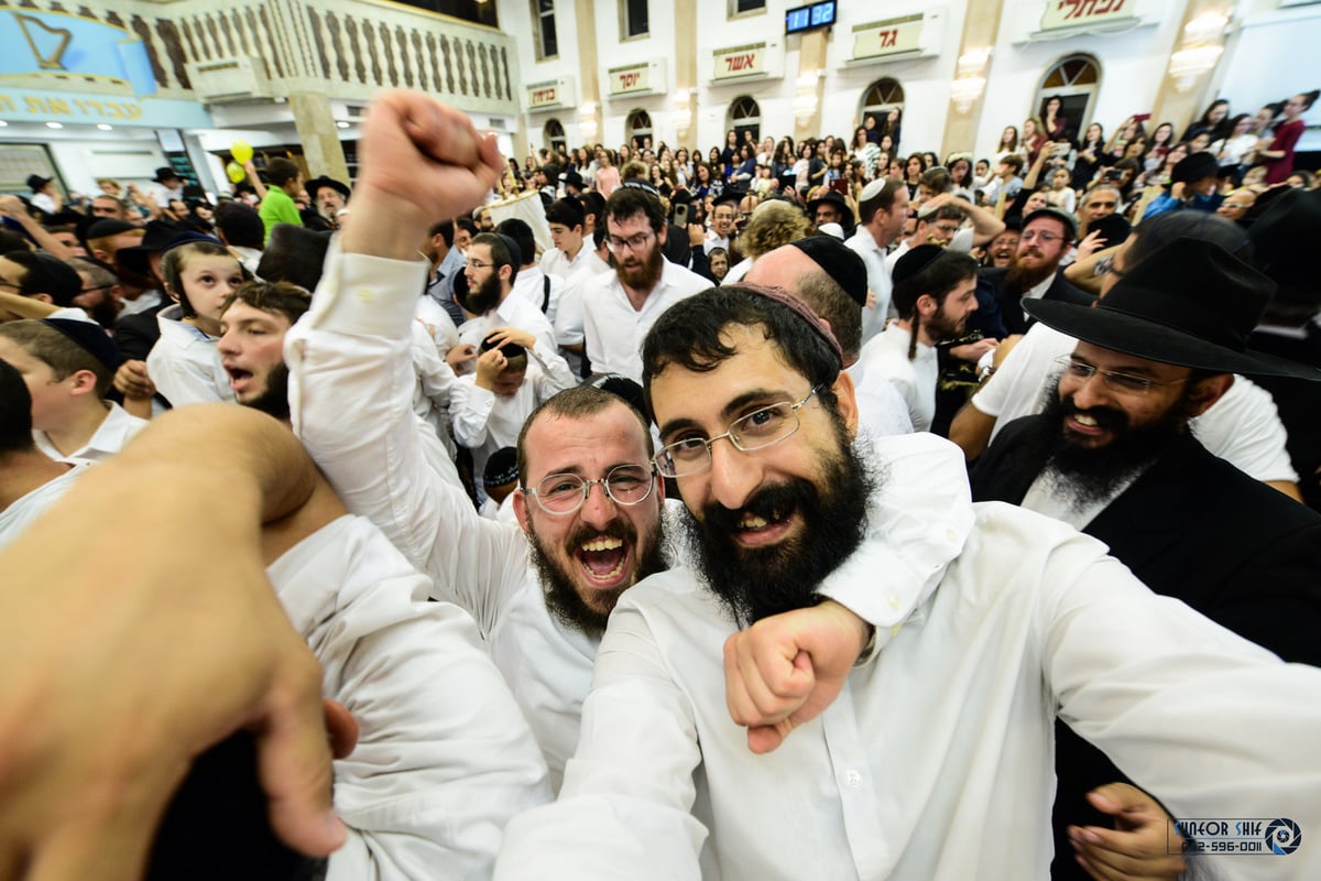 גלריה: הקפות שניות בכפר חב"ד