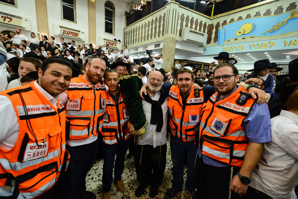 גלריה: הקפות שניות בכפר חב"ד