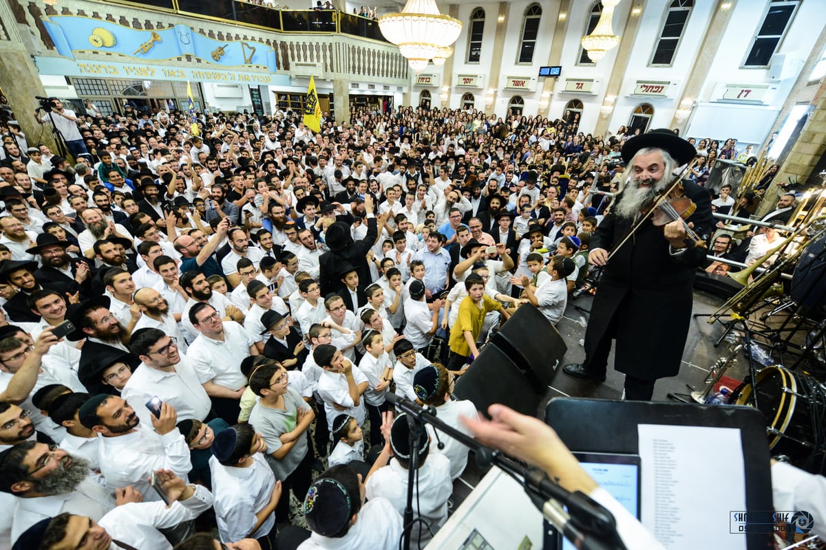 גלריה: הקפות שניות בכפר חב"ד