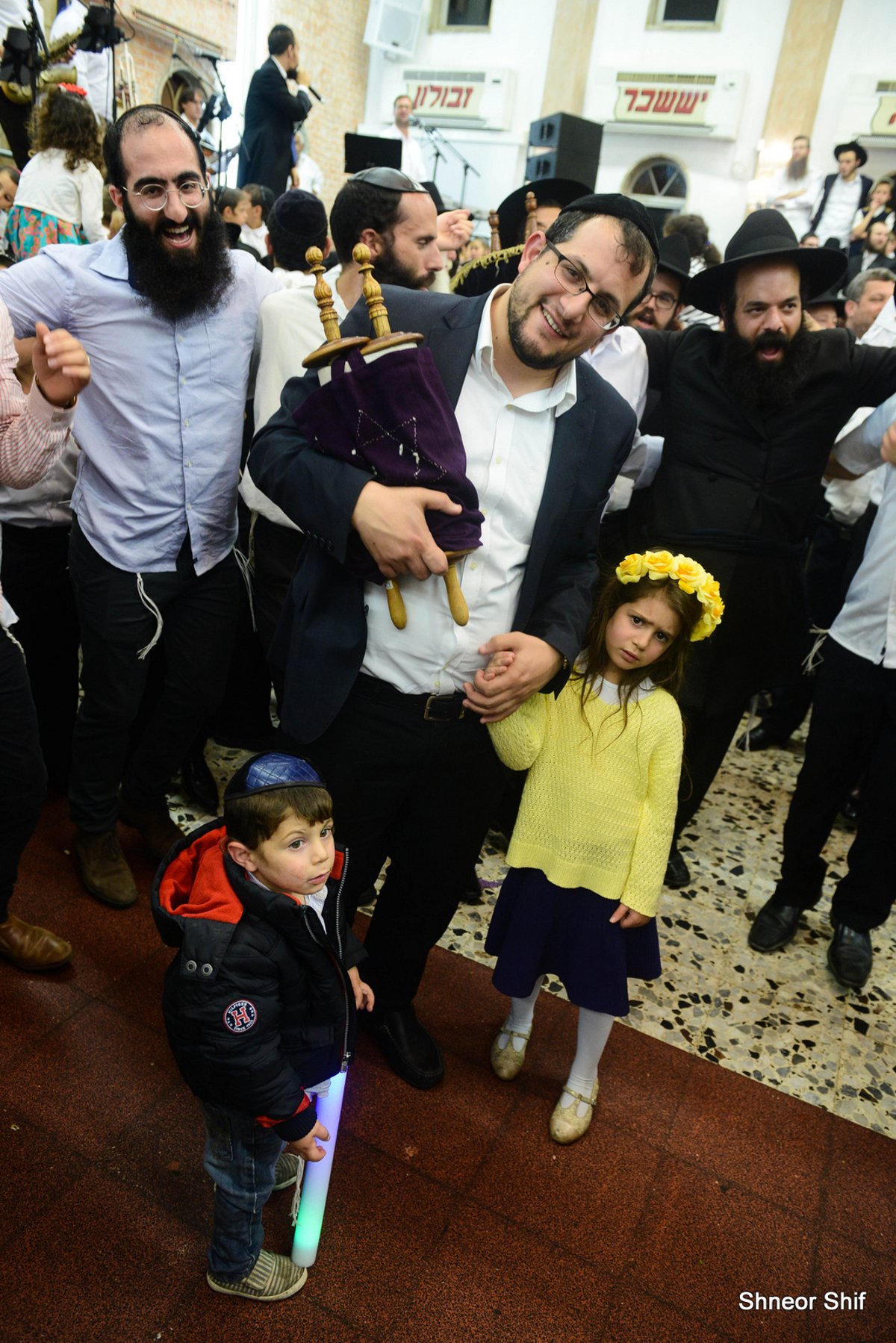 גלריה: הקפות שניות בכפר חב"ד