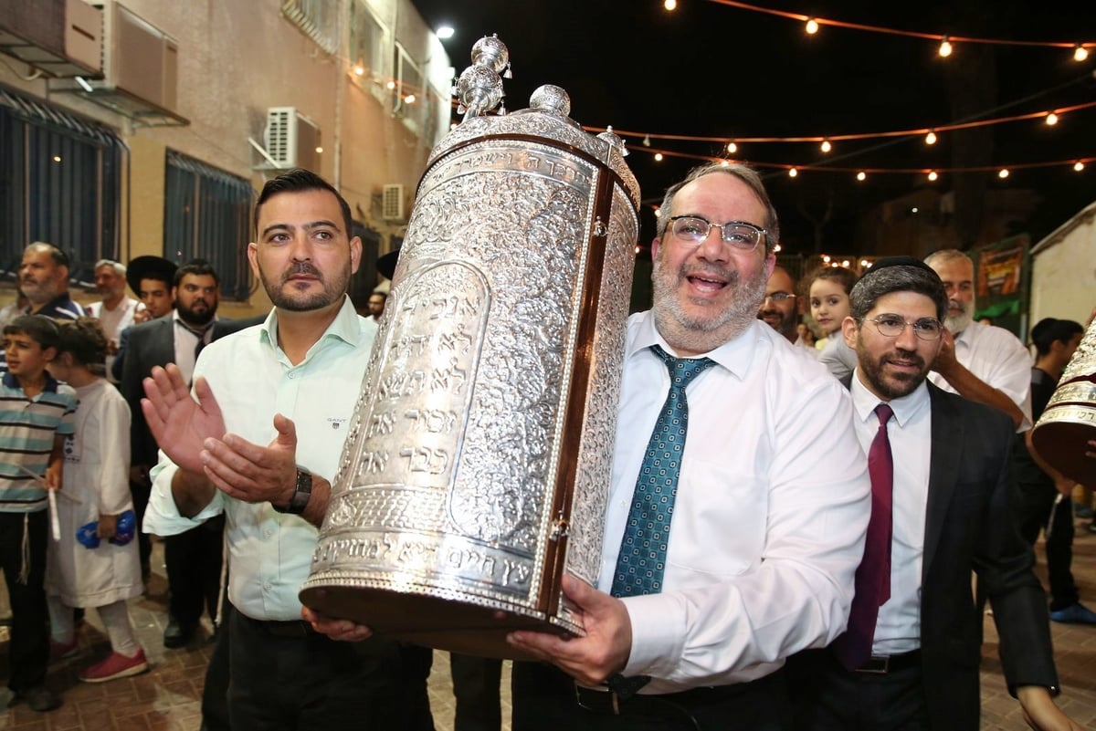 "חי בשבילכם": כשיגאל גואטה התחיל לשיר. צפו