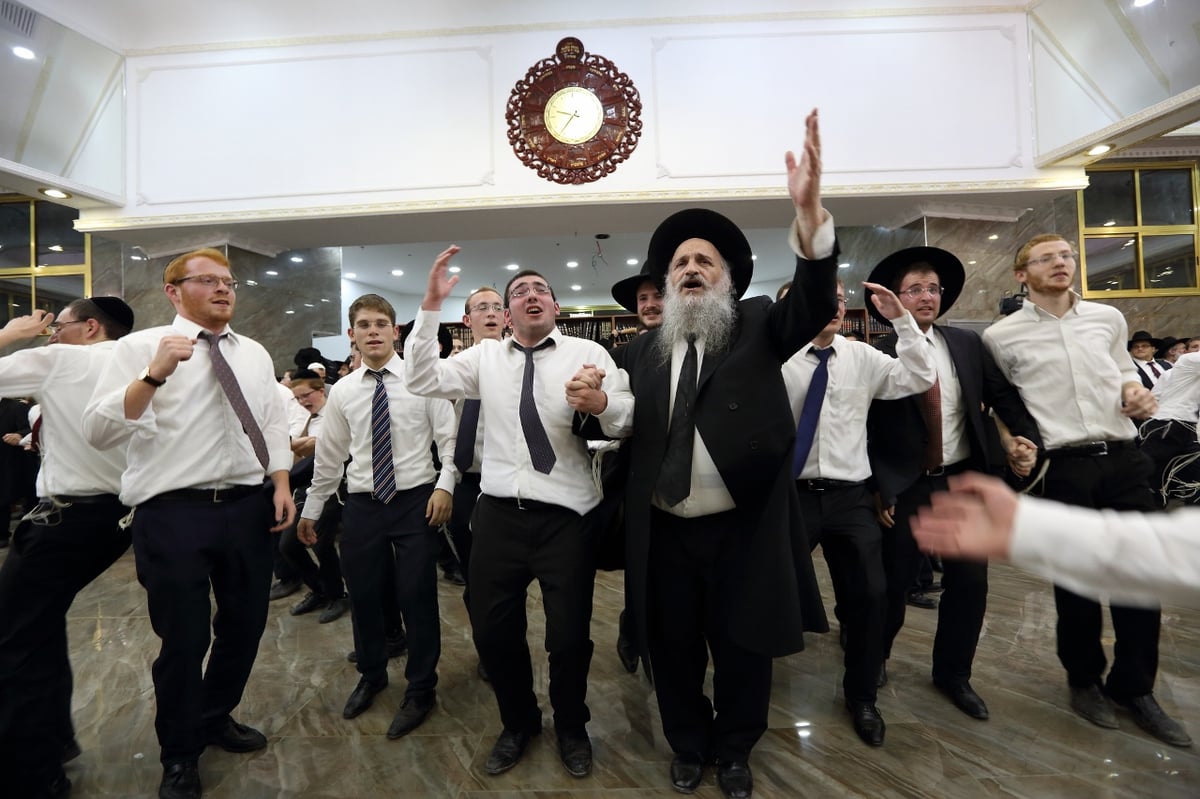 מאיר אדלר הקפיץ את "עטרת שלמה". צפו