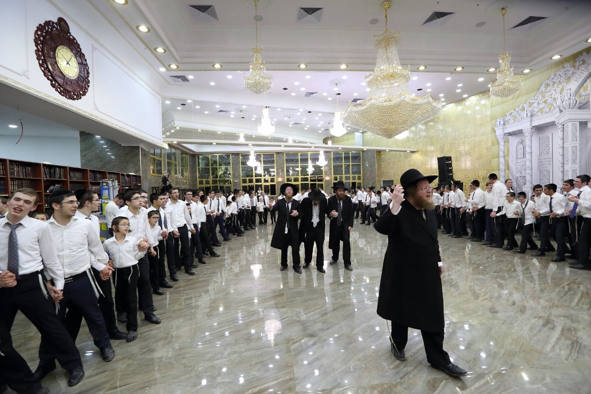 מאיר אדלר הקפיץ את "עטרת שלמה". צפו