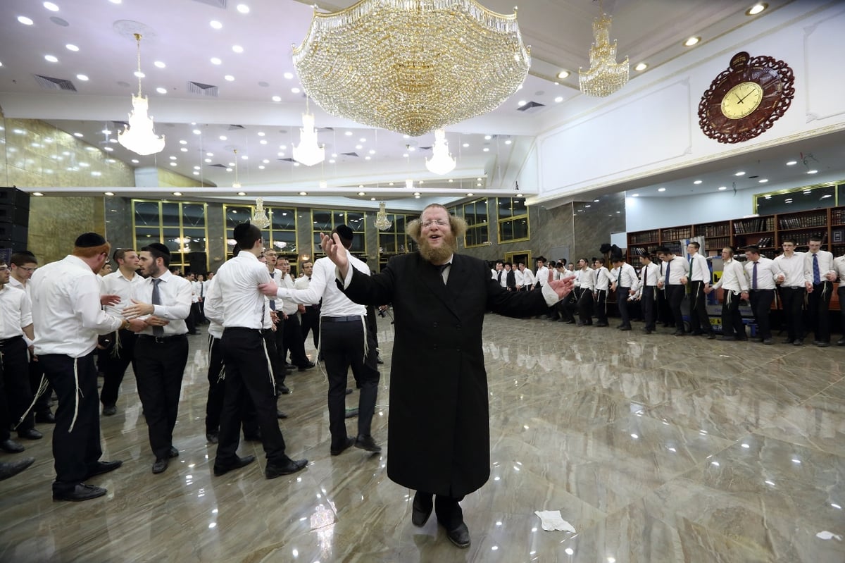 מאיר אדלר הקפיץ את "עטרת שלמה". צפו