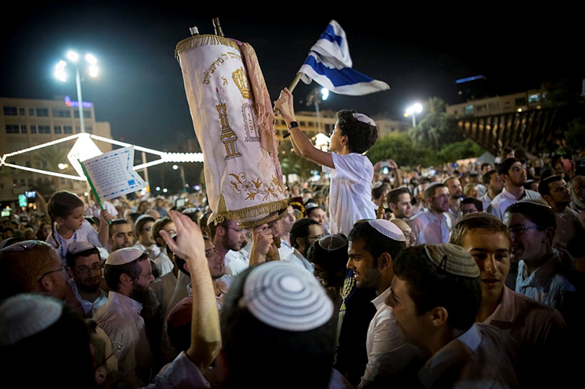 בהפרדה: מפכ"ל המשטרה פיזז בהקפות שניות בתל אביב