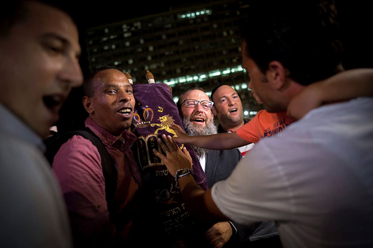 בהפרדה: מפכ"ל המשטרה פיזז בהקפות שניות בתל אביב