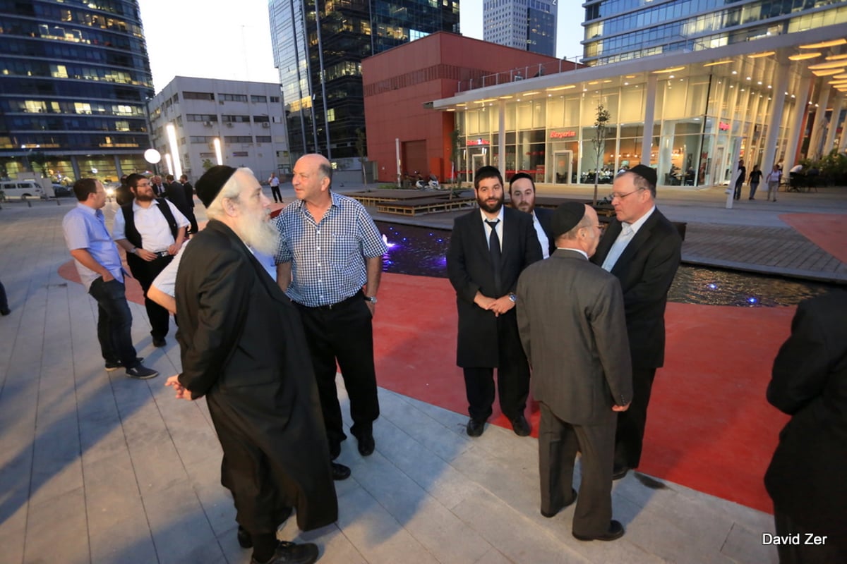 גלריה: נחנך הבניין הגדול ביותר בבני ברק