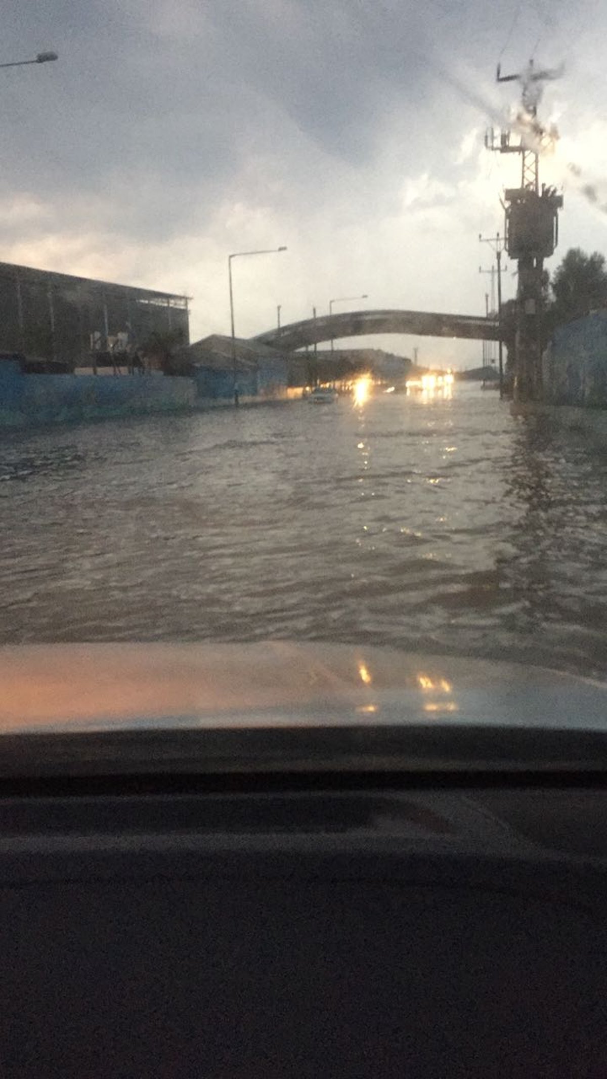 יורה בעוצמה: הצפות באילת, רחובות נחסמו לתנועה