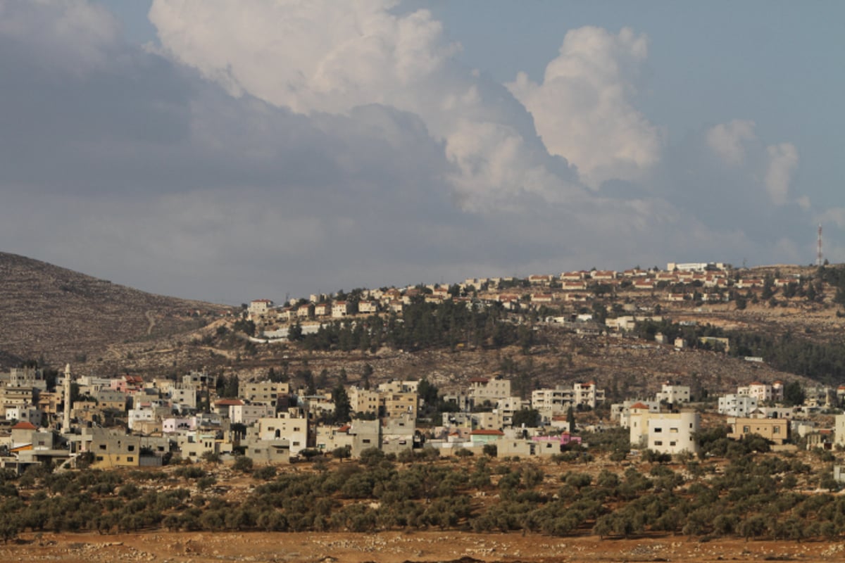 צפו: מירוץ סוסים בכפר הפלסטיני