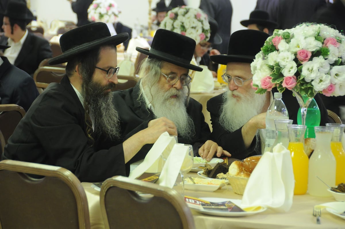 'העדה' גייסה מתנדבים ללשכות הגיוס. צפו