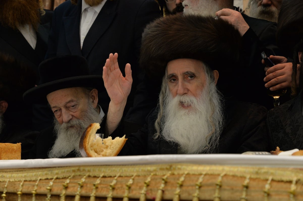 צפו בגלריה: הרבי ממחנובקא-בעלזא חיתן נכד