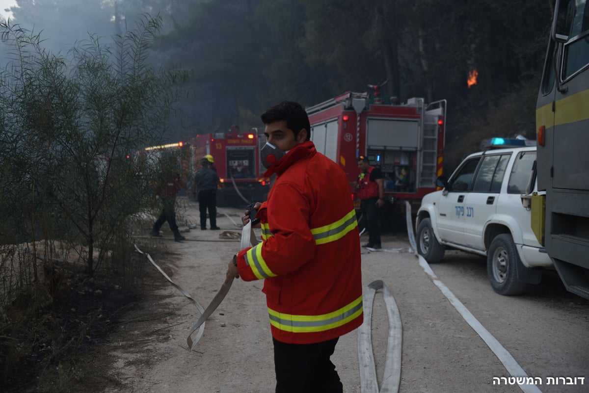 צפו: טייסת הכיבוי המשטרתית בפעולה