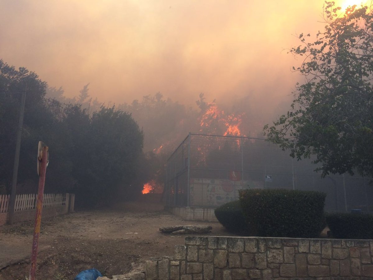 שריפת ענק בזכרון יעקב; התושבים פונו, שמונה נפצעו קל