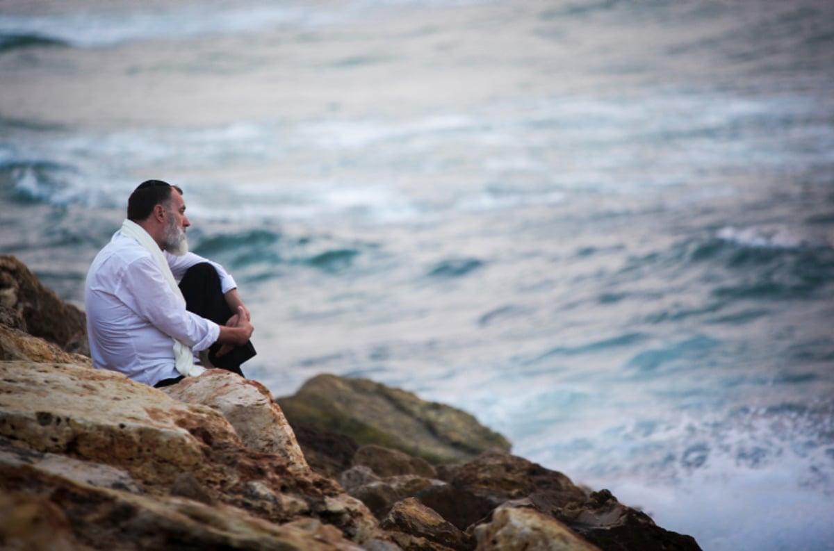 לחוות את העולם דרך משקפיים קודרים. אילוסטרציה.