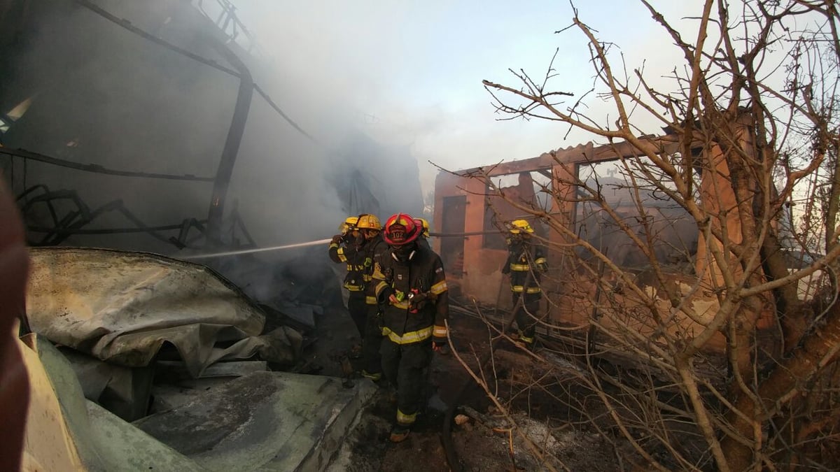 שריפת חורש ענקית במושב "בית מאיר" היישוב פונה כולו