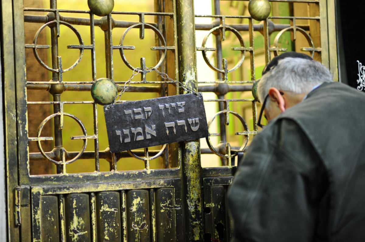 מערת המכפלה: אולם יצחק בעדשת המצלמה