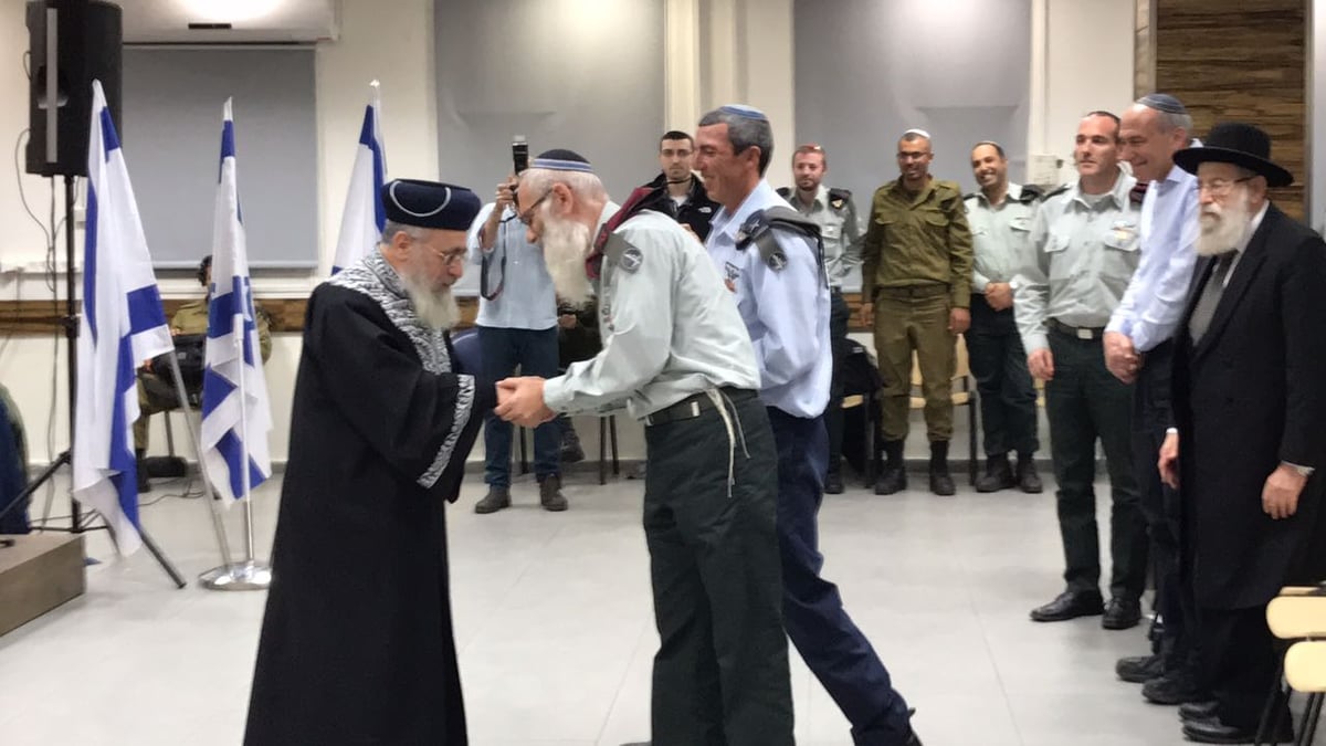 הרב הראשי שיבח את הרמטכ"ל שלא ממהר להכניס נשים לטנק