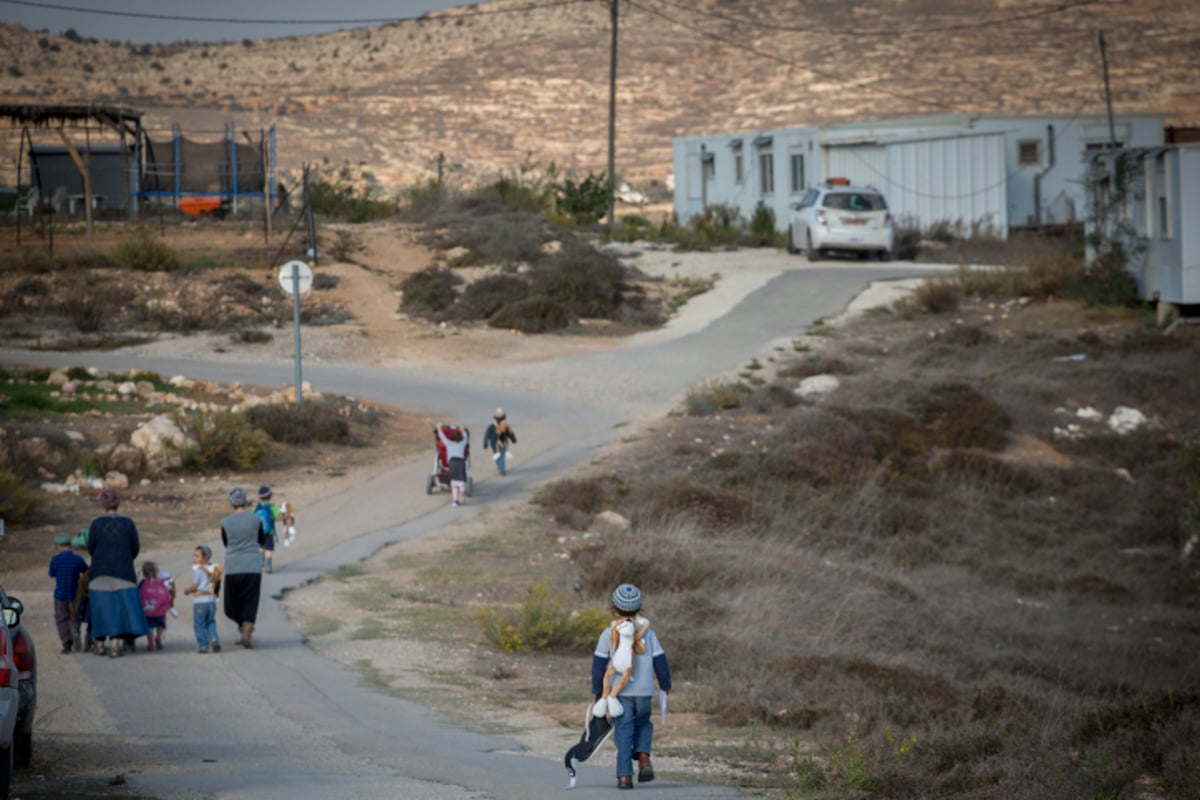 מאות בני נוער בעמונה: "לא נאפשר פינוי"