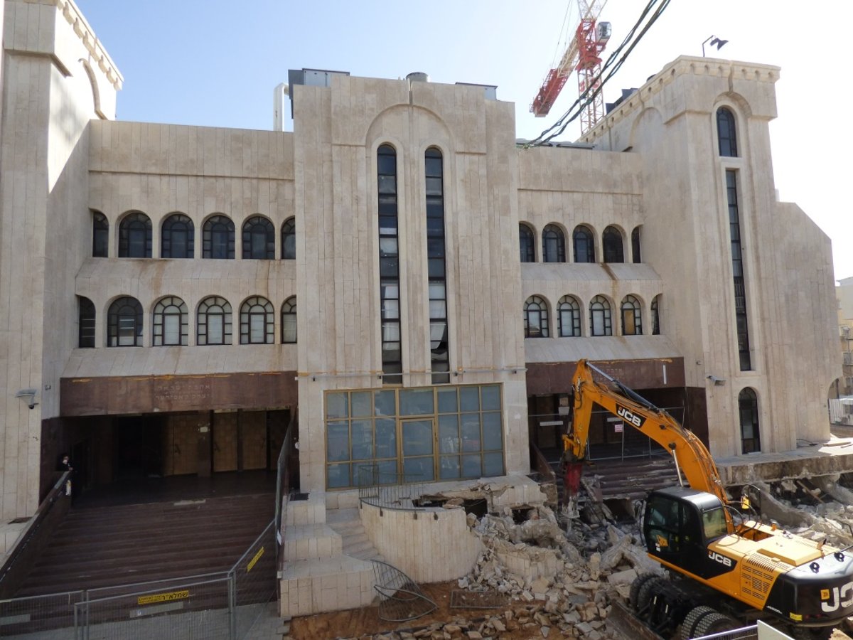 בויז'ניץ נפרדו מבית המדרש הישן שייהרס בקרוב