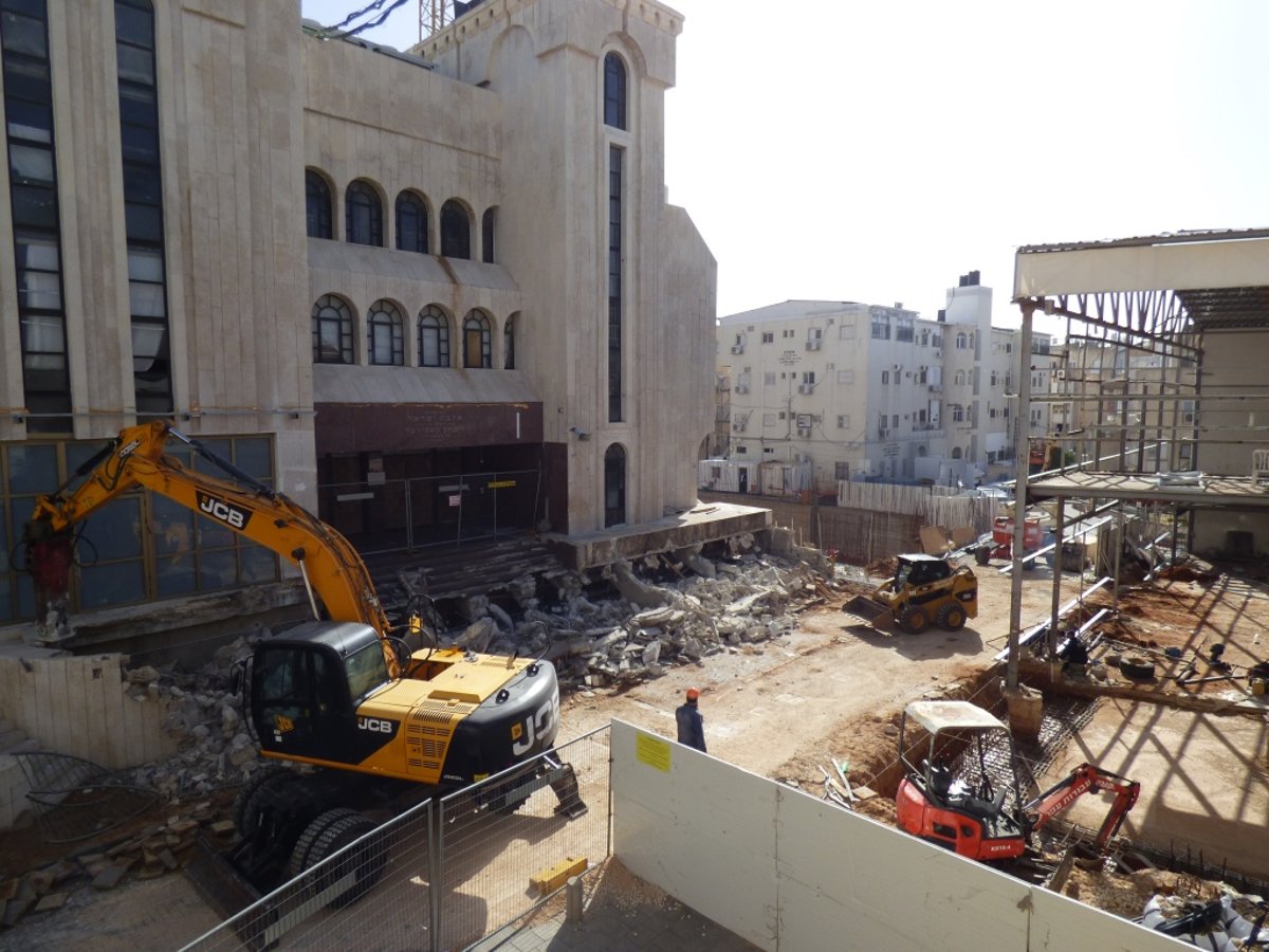 בויז'ניץ נפרדו מבית המדרש הישן שייהרס בקרוב