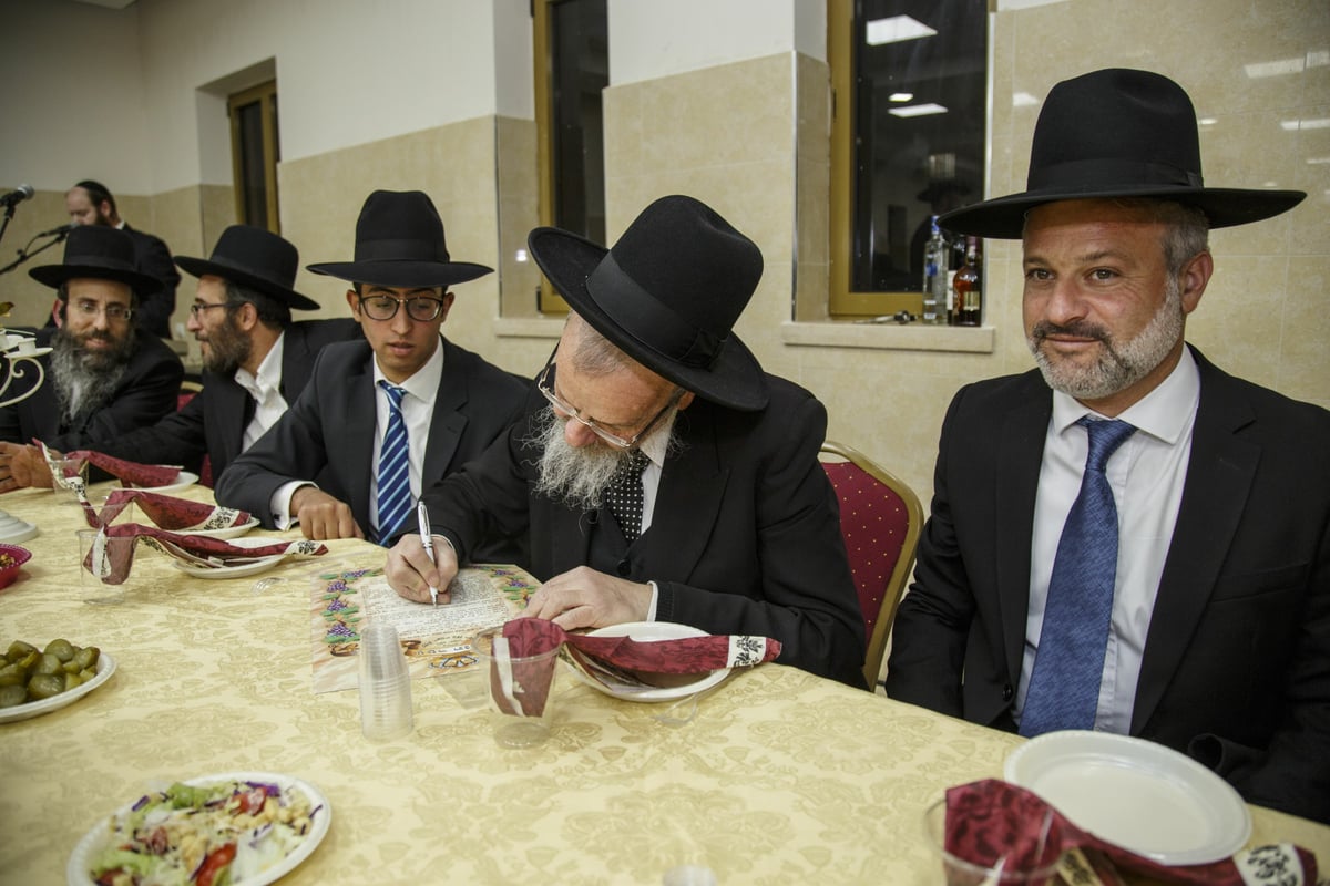 שמחת 'קול חי': אירוסי בתו של בצלאל קאהן • גלריה