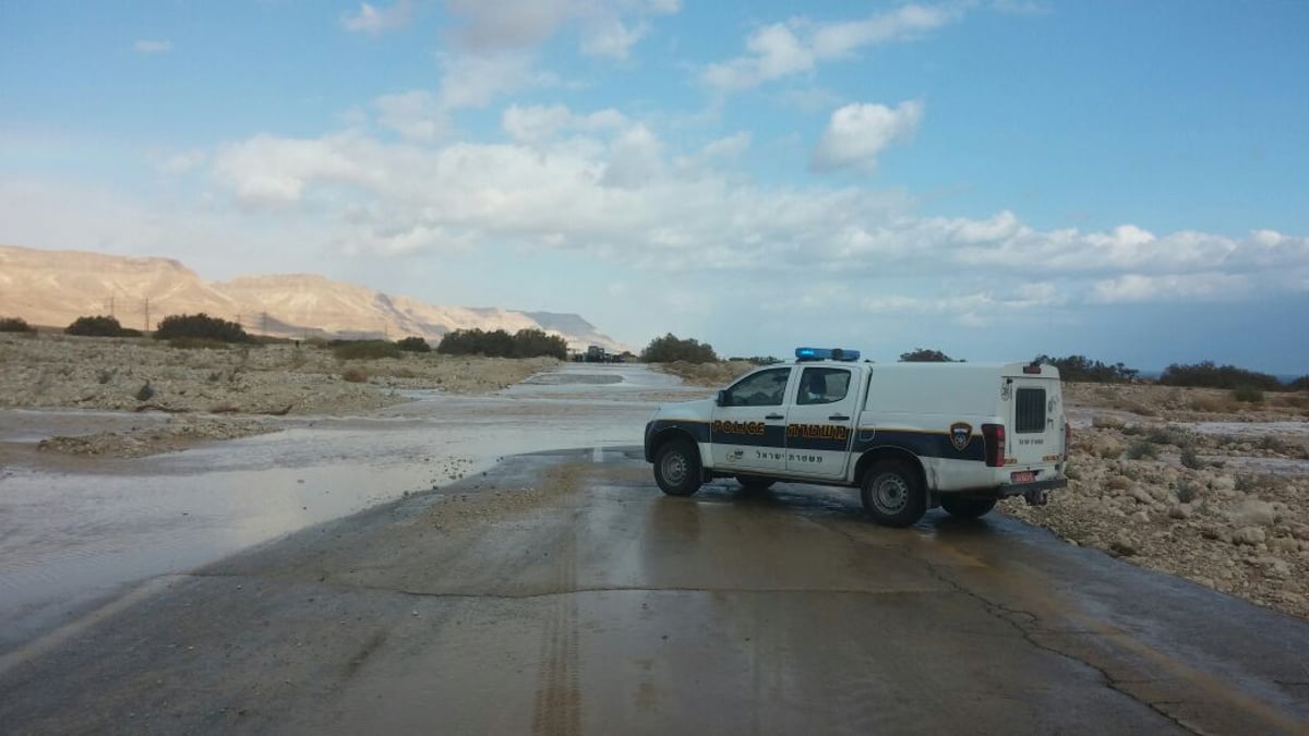 כביש 90 ליד מלונות ים המלח הוצף ונחסם